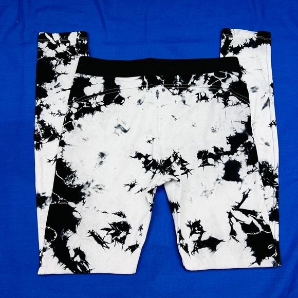 |•DAVID LERNER•| Cool Black & White Leggings - Picture 3 of 11